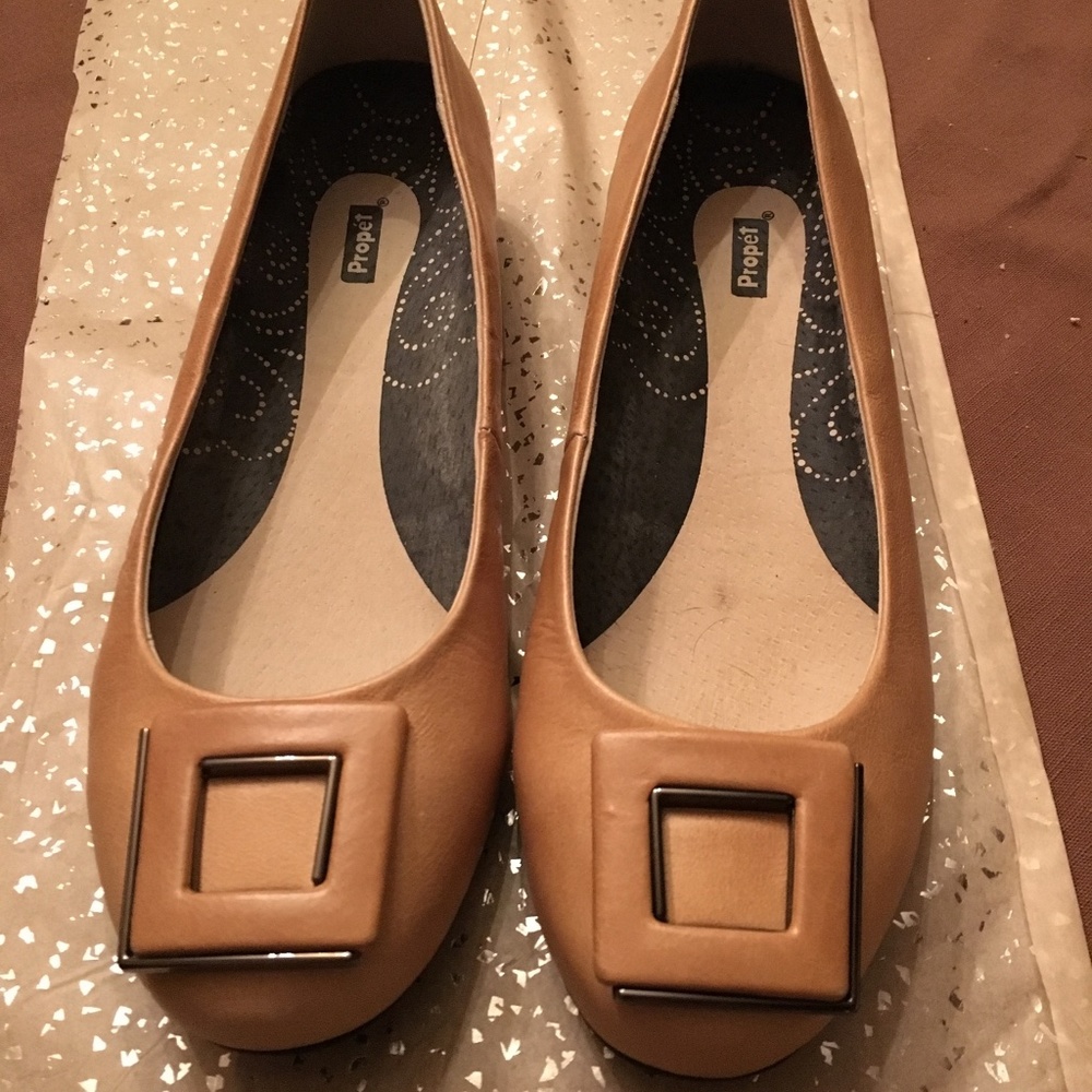 Propet womens flat shoe
